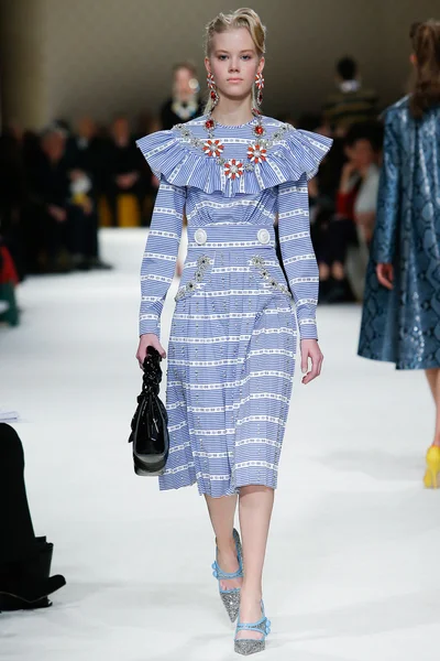 Look 38
